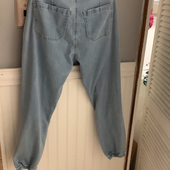 PAIGE light Jean color Joggers with vintage embroidery button down shirt - Picture 13 of 16